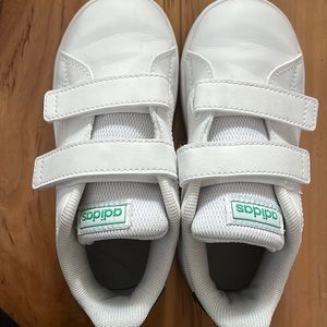 Like new toddler adidas Stan smith shoes - size 9